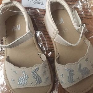 Embroidered leather sandals size 4-5